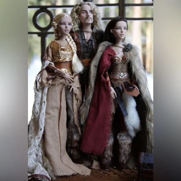 Robert Tonner Doll - Deja Vu Warrior Woman - Picture 14 of 15